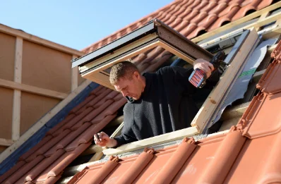 Pose de fenêtres de toit Velux à Roumégoux